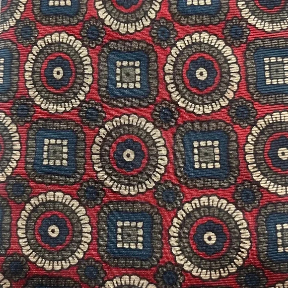 Brooks Brothers Dark Red Blue Pattern Necktie 100% Silk Men’s 57” Business Work - Picture 2 of 4